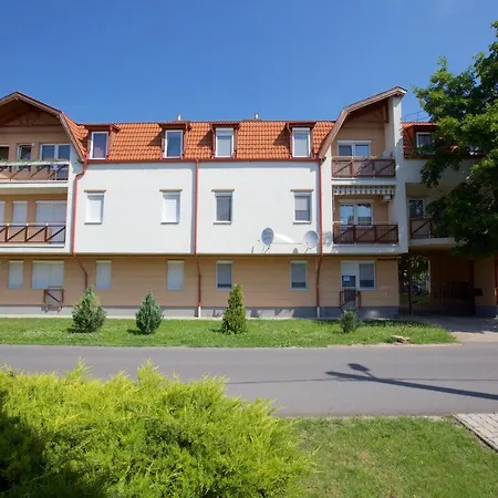 Zoli Apartmanok-zoli2 Kolcsey 34-36 דירה *