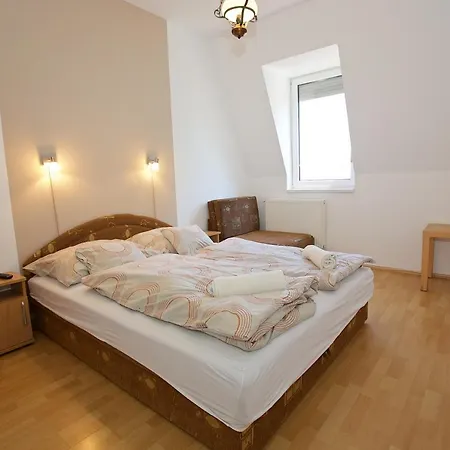 Zoli Apartmanok-zoli2 Kolcsey 34-36 דירה
